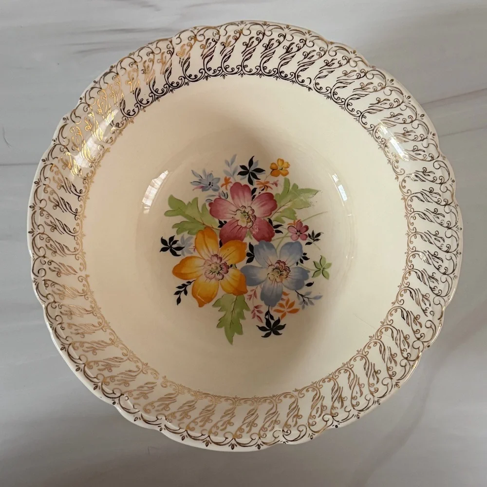 Nasco Canterbury Gold vintage 1930s serving bowl with 22K gold details